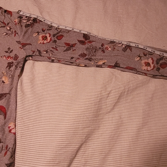 Floral Crop Top (free with purchase) - Picture 2 of 2